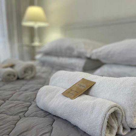 Bb Essenze Bed and Breakfast Palermo Exteriör bild