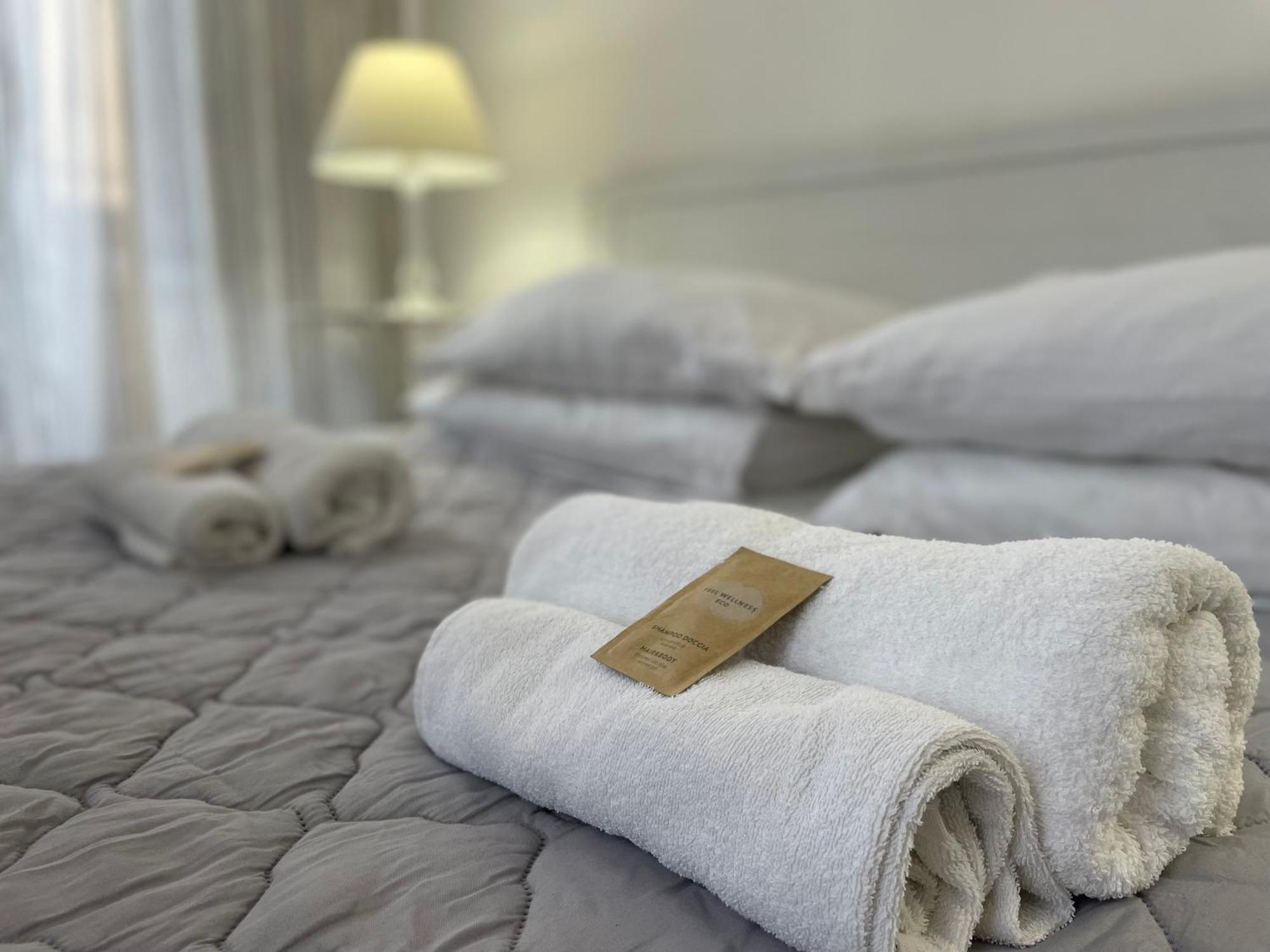 Bb Essenze Bed and Breakfast Palermo Exteriör bild