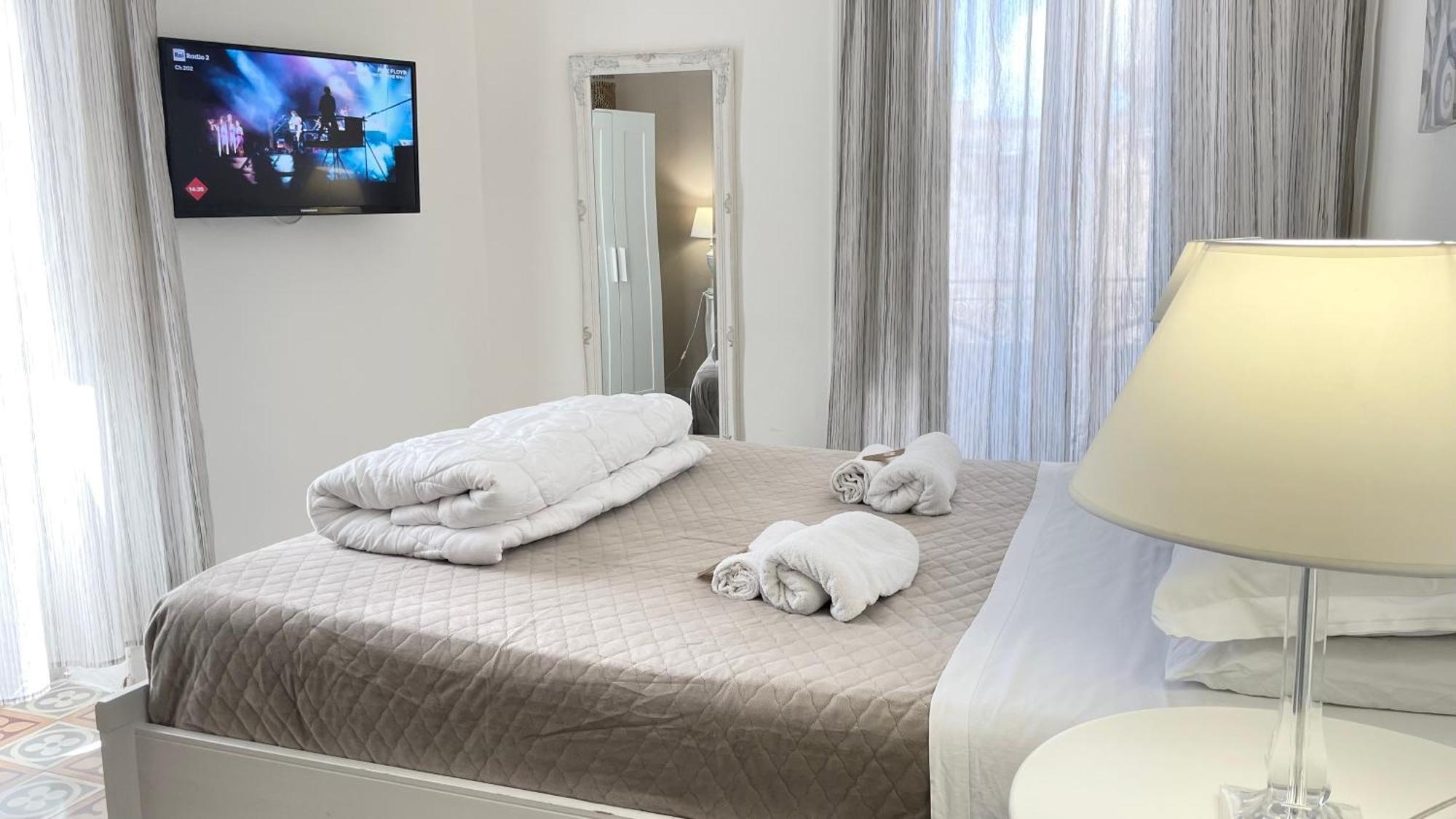 Bb Essenze Bed and Breakfast Palermo Exteriör bild