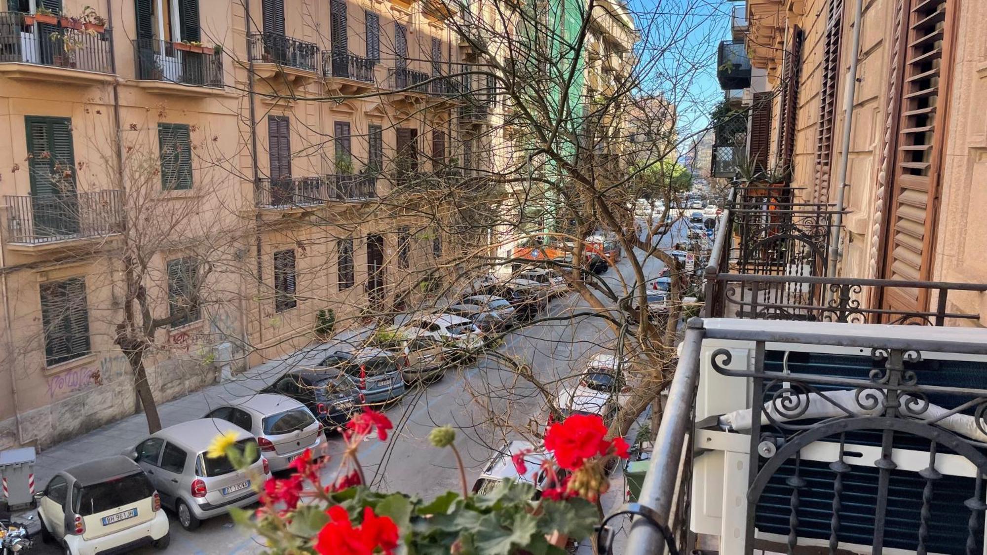 Bb Essenze Bed and Breakfast Palermo Exteriör bild
