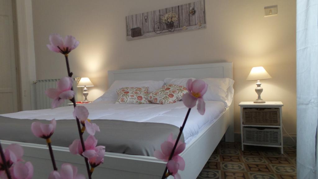 Bb Essenze Bed and Breakfast Palermo Exteriör bild