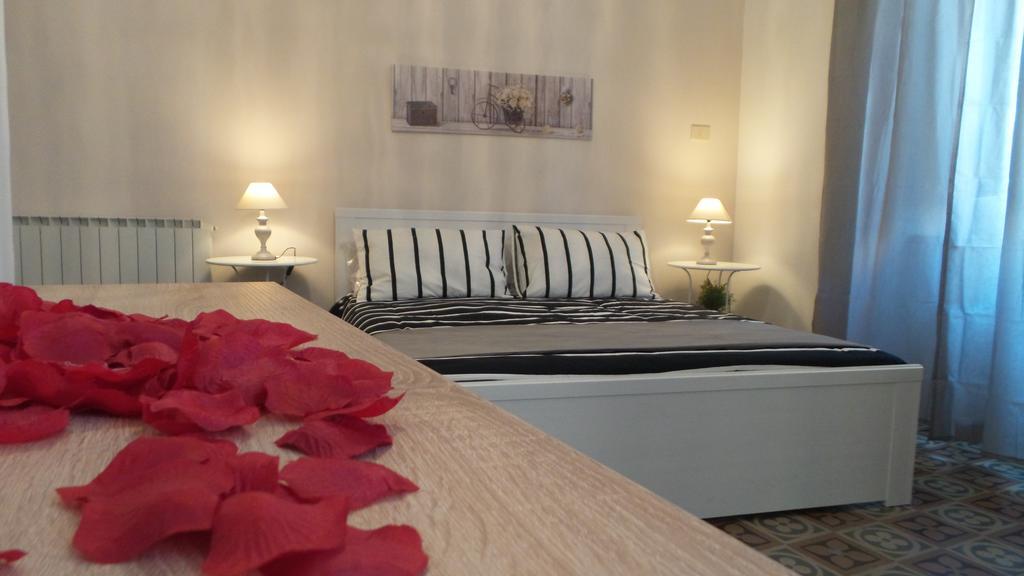 Bb Essenze Bed and Breakfast Palermo Exteriör bild