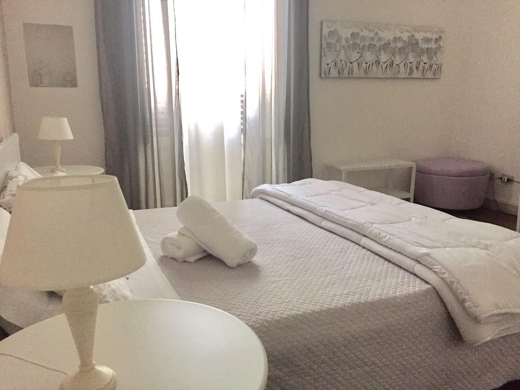 Bb Essenze Bed and Breakfast Palermo Exteriör bild