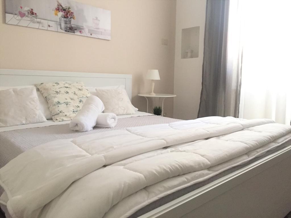 Bb Essenze Bed and Breakfast Palermo Exteriör bild
